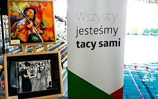 Osoby niepełnosprawne pokazują swoje obrazy w Olsztynie